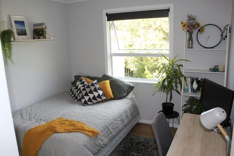 Photo of property in 2 Warren Street, Paparangi, Wellington, 6037