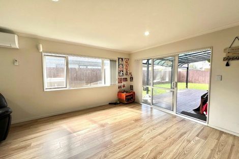 Photo of property in 15 Yatterina Avenue, Takanini, 2112