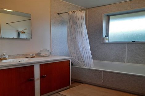 Photo of property in 82 Royal Park Drive, Parklands, Christchurch, 8083