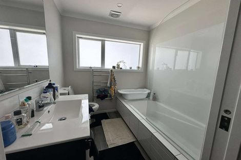 Photo of property in 20u8 Glanmire Road, Newlands, Wellington, 6037