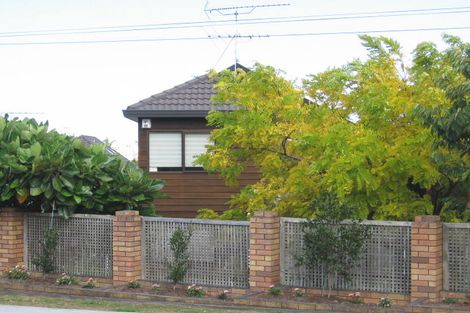 Photo of property in 1/4 Commodore Parry Road, Castor Bay, Auckland, 0620