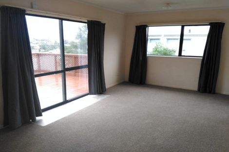 Photo of property in 1/12 Holiday Road, Stanmore Bay, Whangaparaoa, 0932