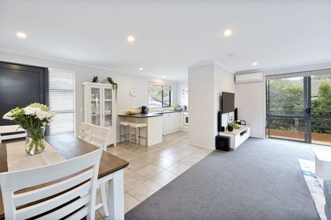 Photo of property in 21 Misty Valley Drive, Henderson, Auckland, 0612