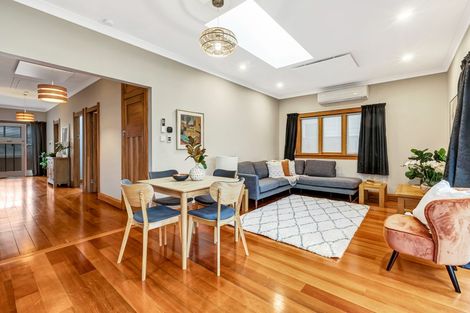 Photo of property in 74 Endeavour Street, Lyall Bay, Wellington, 6022