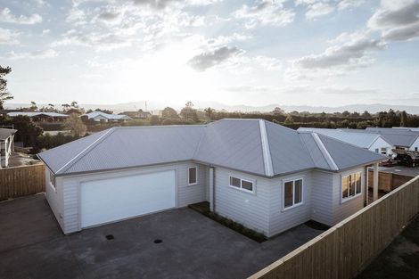 Photo of property in 13b Western Avenue, Omokoroa, 3114
