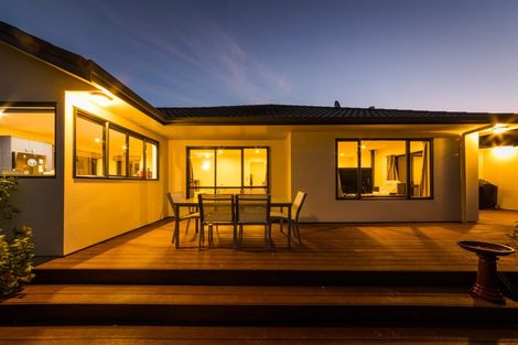 Photo of property in 15 Greenwood Place, Fitzherbert, Palmerston North, 4410
