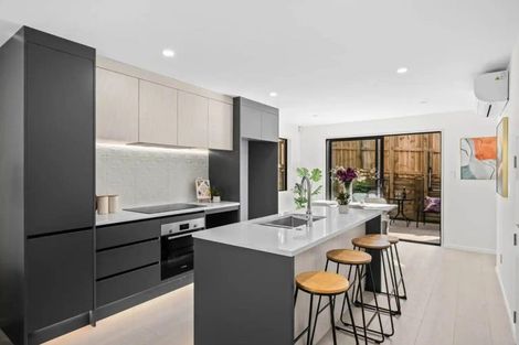 Photo of property in 7b Maroubra Place, Botany Downs, Auckland, 2010