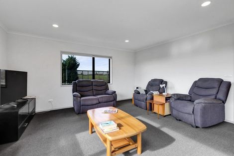 Photo of property in 3 Larlin Heights, Hawera, 4675
