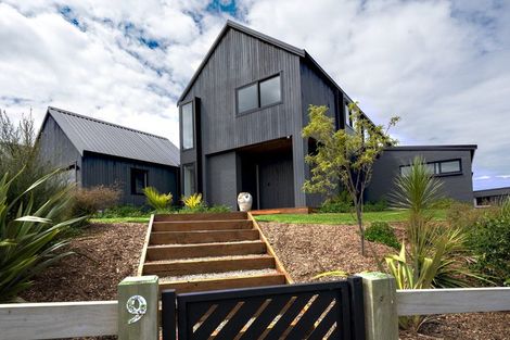 Photo of property in 9 Ridgelea Road, Long Bay, 0792