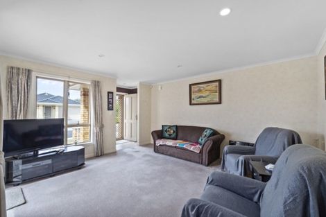 Photo of property in 28 Sovereign Isle Lane, Rototuna, Hamilton, 3210