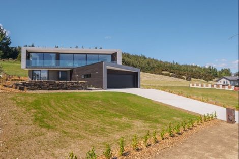 Photo of property in 58 Forest Heights, Wanaka, 9305