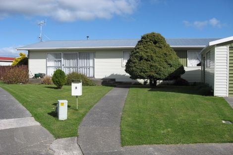 Photo of property in 4 Kew Grove, Wainuiomata, Lower Hutt, 5014