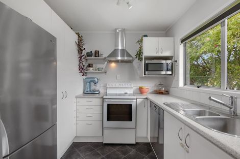 Photo of property in 12 Katrina Place, Massey, Auckland, 0614