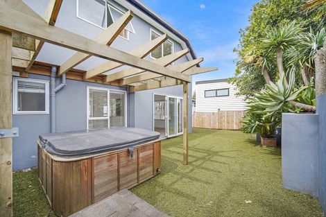 Photo of property in 1/26 Onepoto Road, Hauraki, Auckland, 0622