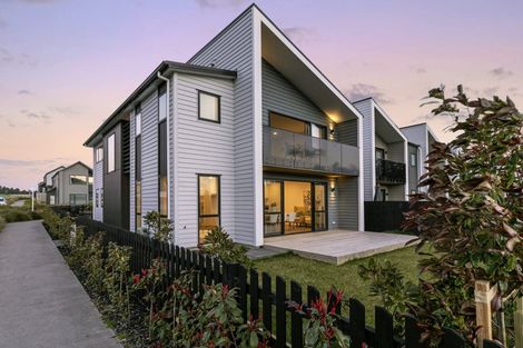 Photo of property in 2 Paparahi Place, Wainui, 0992