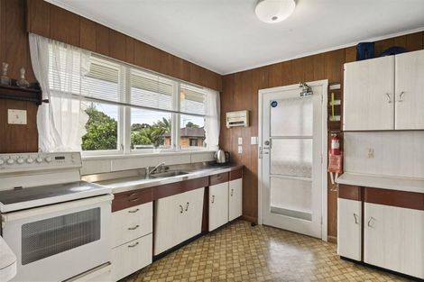 Photo of property in 84 Royal View Road, Te Atatu South, Auckland, 0610