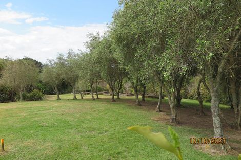 Photo of property in 1/6 Roberts Road, Matakatia, Whangaparaoa, 0930