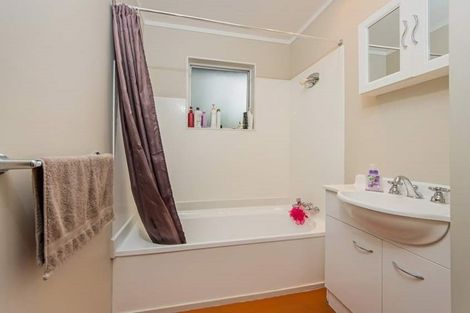 Photo of property in 28 Garton Drive, Massey, Auckland, 0614