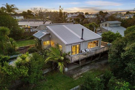 Photo of property in 2/13a Eskdale Road, Birkdale, Auckland, 0626