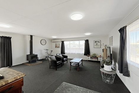 Photo of property in 26 Cumberland Place, Kelvin Grove, Palmerston North, 4414