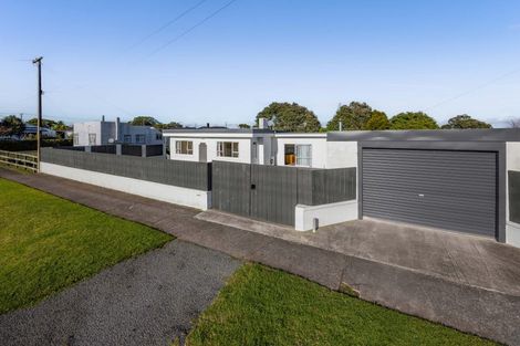 Photo of property in 62 Gisborne Terrace, Opunake, 4616