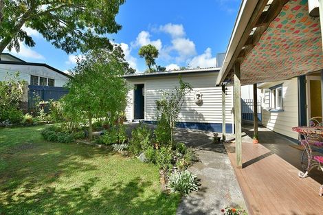Photo of property in 28 Puriri Street, Helensville, 0800