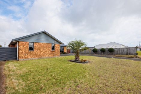 Photo of property in 64 Andrews Street, Foxton Beach, Foxton, 4815