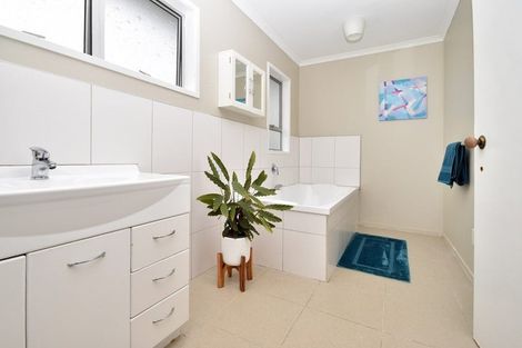 Photo of property in 2/90 Rosier Road, Glen Eden, Auckland, 0602