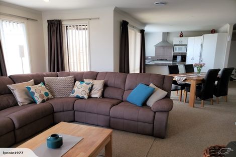 Photo of property in 10 Rainey Crescent, Papamoa Beach, Papamoa, 3118