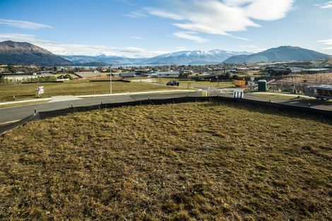 Photo of property in 5 Mcneil Crescent, Wanaka, 9305