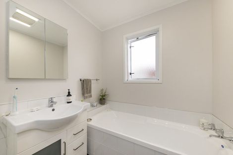 Photo of property in 10 Kennedy Avenue, Feilding, 4702