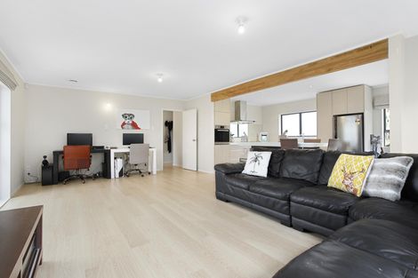 Photo of property in 2/26 Petrel Place, Massey, Auckland, 0614