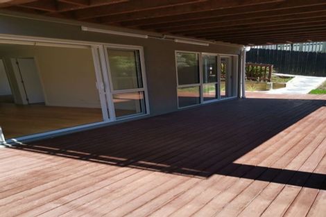 Photo of property in 16 Para Close, Fairview Heights, Auckland, 0632