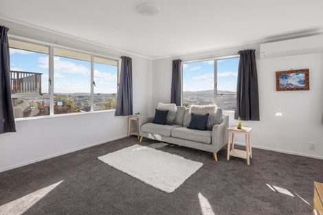 Photo of property in 63 Ruskin Road, Newlands, Wellington, 6037