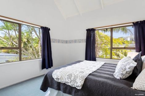 Photo of property in 1/17 Sandown Road, Rothesay Bay, Auckland, 0630