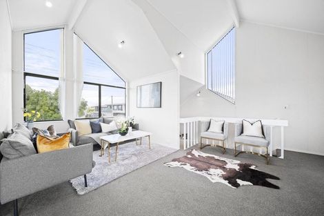 Photo of property in 1/56 Aberdeen Road, Campbells Bay, Auckland, 0620