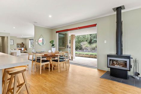 Photo of property in 24 Gavinike Place, Waimauku, 0812