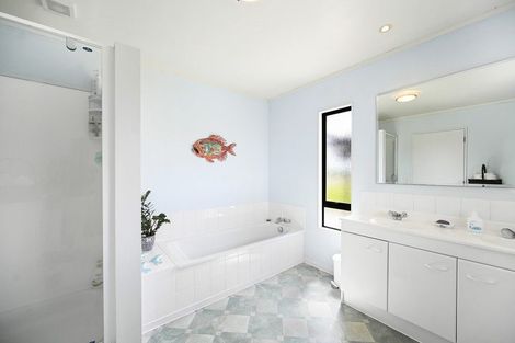 Photo of property in 18 Masters Road, Eureka, Hamilton, 3287