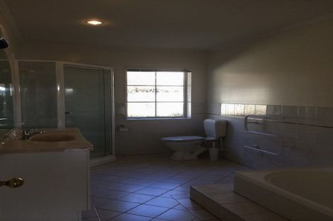 Photo of property in 30 Ponderosa Drive, Oteha, Auckland, 0632