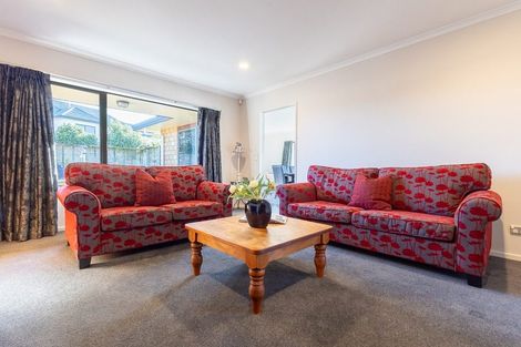 Photo of property in 33 Consort Close, Paraparaumu Beach, Paraparaumu, 5032