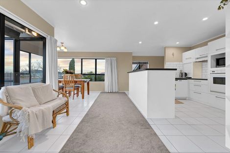 Photo of property in 1/46 Westpark Drive, West Harbour, Auckland, 0618
