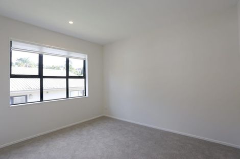 Photo of property in 1a Kirkdale Place, Northcross, Auckland, 0632