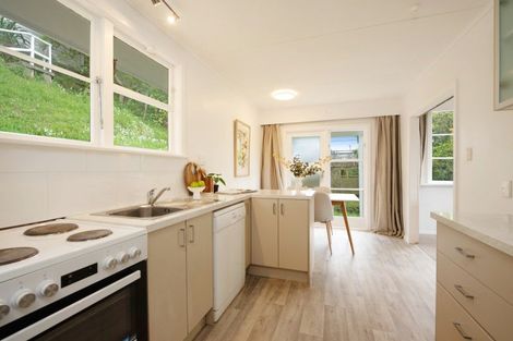 Photo of property in 135 Ruskin Road, Newlands, Wellington, 6037