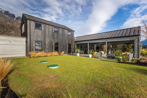 Photo of property in 7 Kinross Lane, Jacks Point, Queenstown, 9371