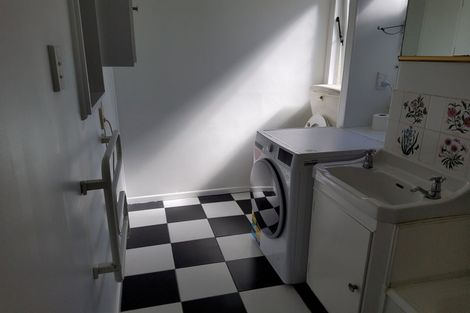 Photo of property in Churchill Flats, 213 The Terrace, Wellington Central, Wellington, 6011