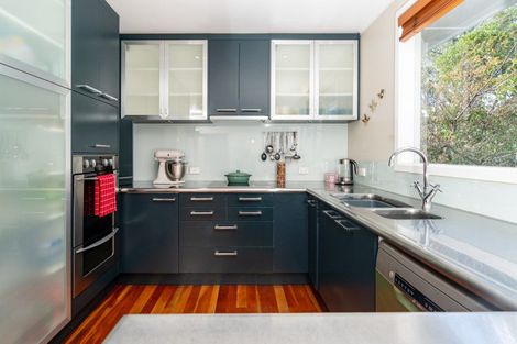 Photo of property in 8 Torwood Road, Khandallah, Wellington, 6035