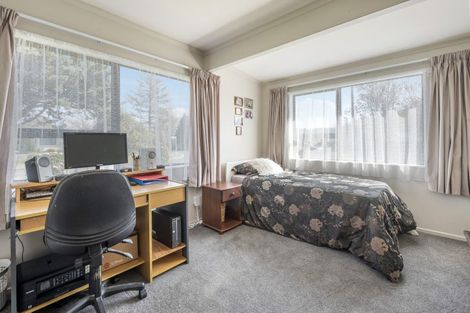 Photo of property in 2 Gibbs Place, Kinloch, Taupo, 3377