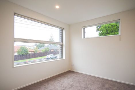 Photo of property in 2/10 Tirimoana Road, Te Atatu South, Auckland, 0602