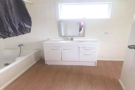 Photo of property in 12 Karamu Street, Te Atatu Peninsula, Auckland, 0610