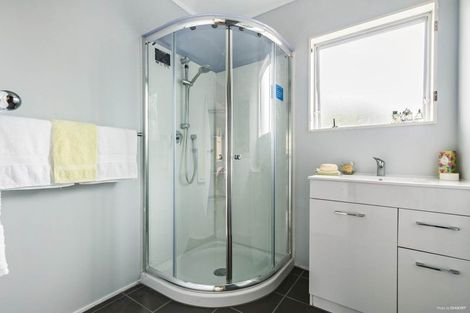 Photo of property in 1/35 Topliss Drive, Northcross, Auckland, 0632